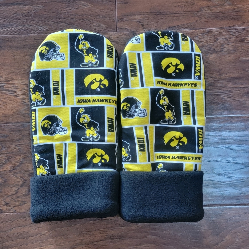 Iowa Hawkeyes College Fabric Fleece Winter Women's Mittens